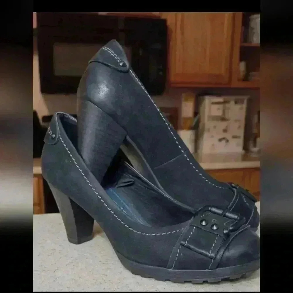 Must HAVE heels.. Black Marco Tozzi size 38 (7.5) nwot